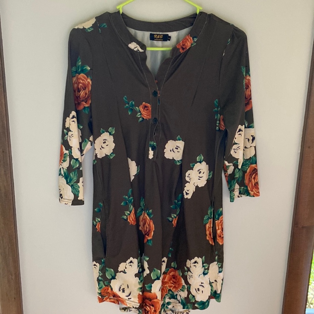 R & B collection women’s size small tunic